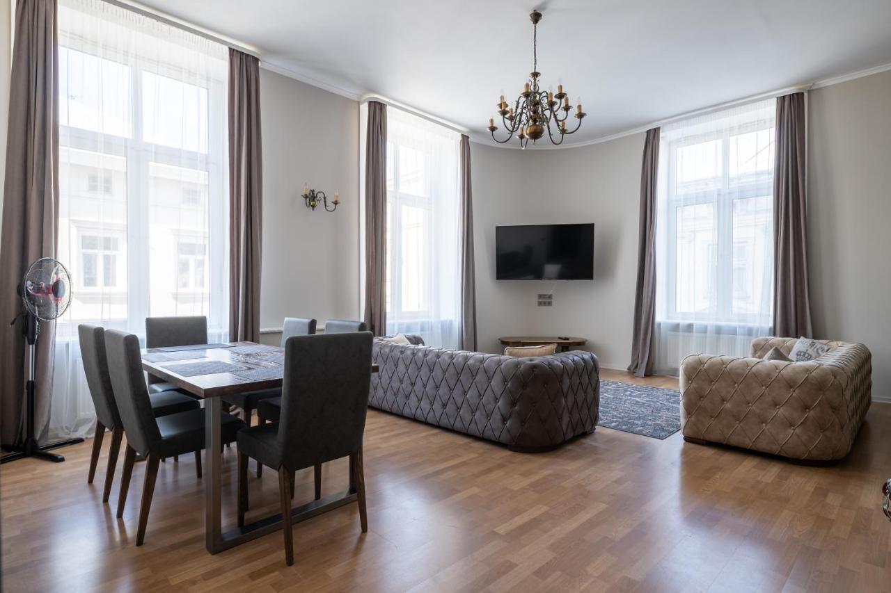 3 Room Apartments On Galytska Lviv Bagian luar foto