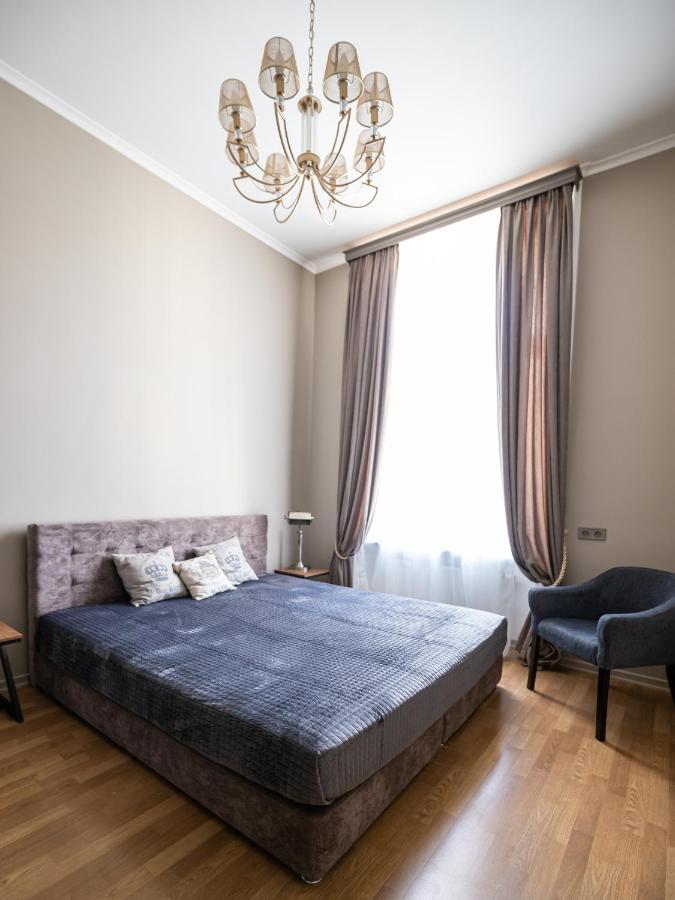 3 Room Apartments On Galytska Lviv Bagian luar foto