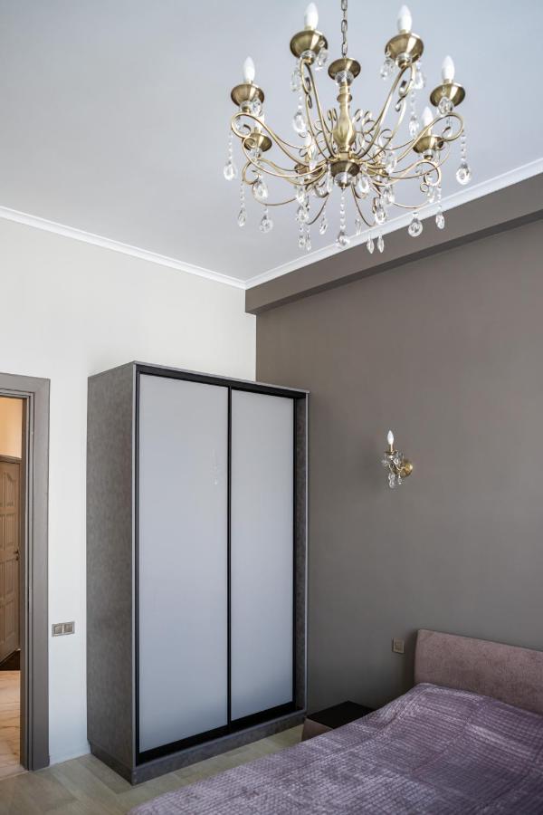 3 Room Apartments On Galytska Lviv Bagian luar foto