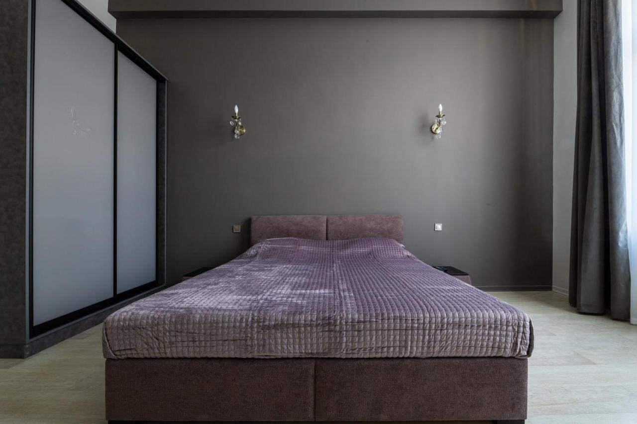 3 Room Apartments On Galytska Lviv Bagian luar foto